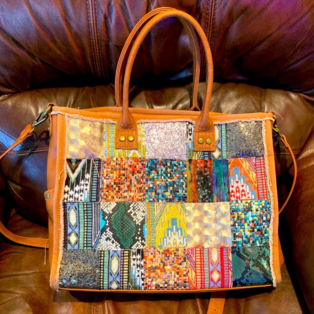 Colored tote